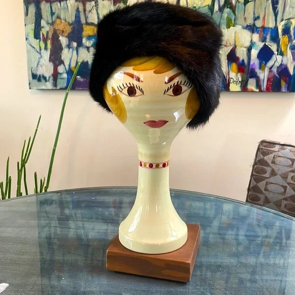 Vintage Black Mink Hat, from the 60’s - Picture 2 of 15